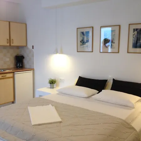 Giannoulis 2* Adamantas (Milos)