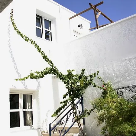 Giannoulis 2* Adamantas (Milos)