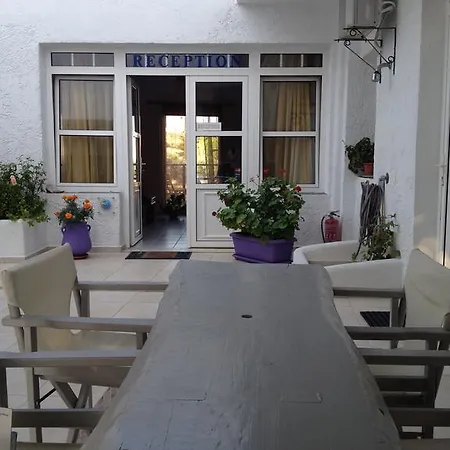 Giannoulis 2* Adamantas (Milos)