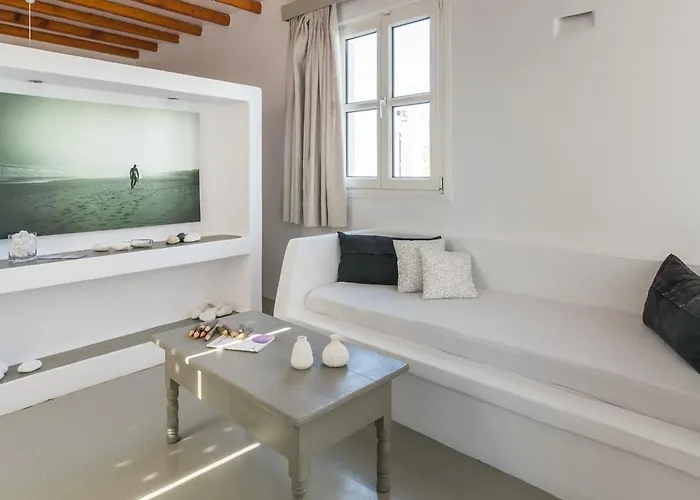 Giannoulis 2* Adamantas (Milos)