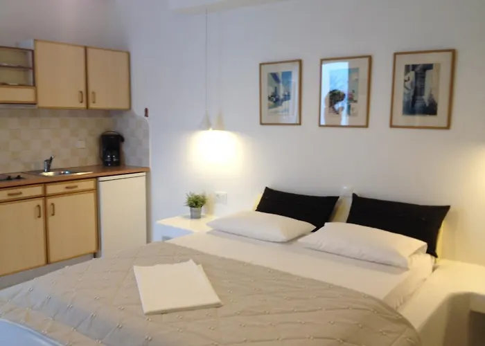 Giannoulis 2* Adamantas (Milos)