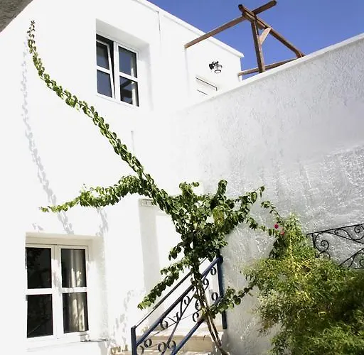 Giannoulis 2* Adamantas (Milos)