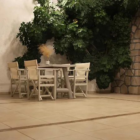 Giannoulis Apartments Отель Адамас