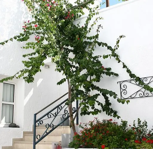 Giannoulis 2* Adamantas (Milos)