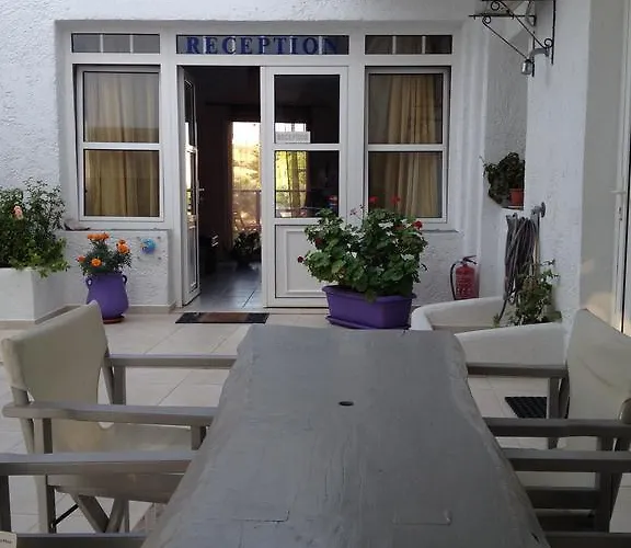 Giannoulis 2* Adamantas (Milos)